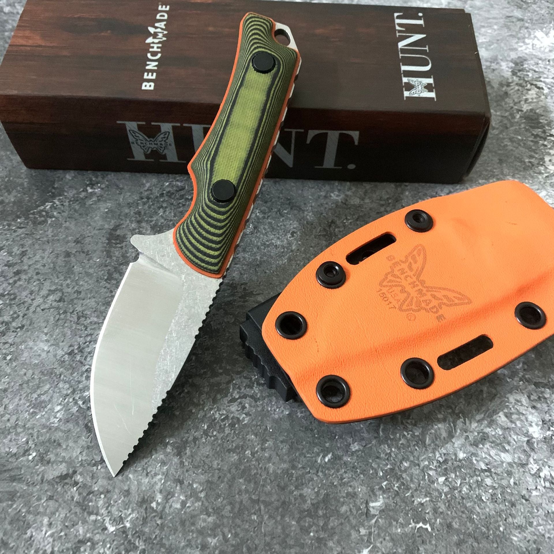 Benchmade 15017K Fixed-Blade Knife with Sheath – High-Hardness D2 Steel; Suitable for Outdoor Camping, Survival, Fishing, and Utility Tasks.