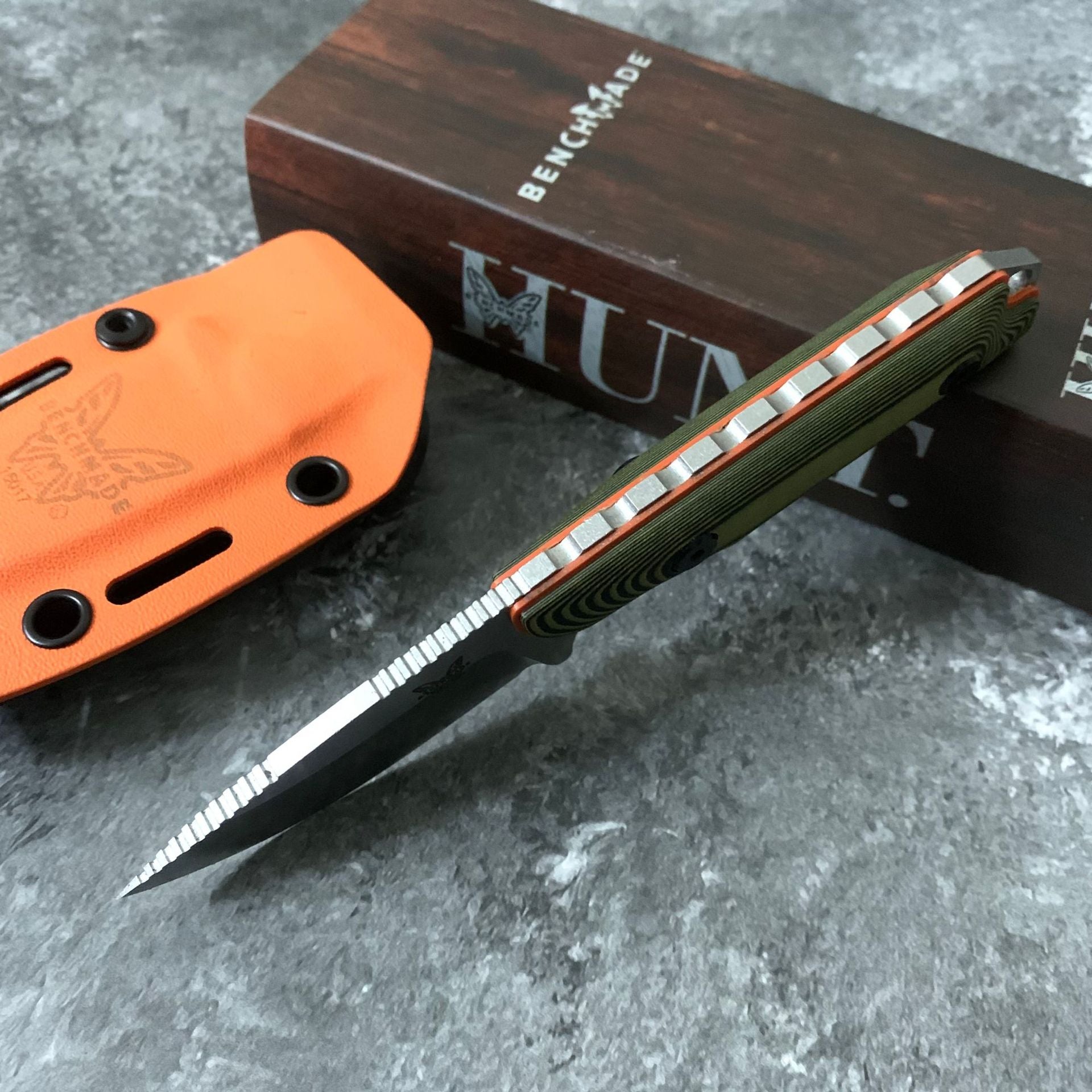 Benchmade 15017K Fixed-Blade Knife with Sheath – High-Hardness D2 Steel; Suitable for Outdoor Camping, Survival, Fishing, and Utility Tasks.